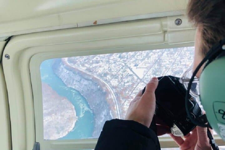 romantic-private-helicopter-flight-over-niagara-falls-with-sparkling-wine photo 2