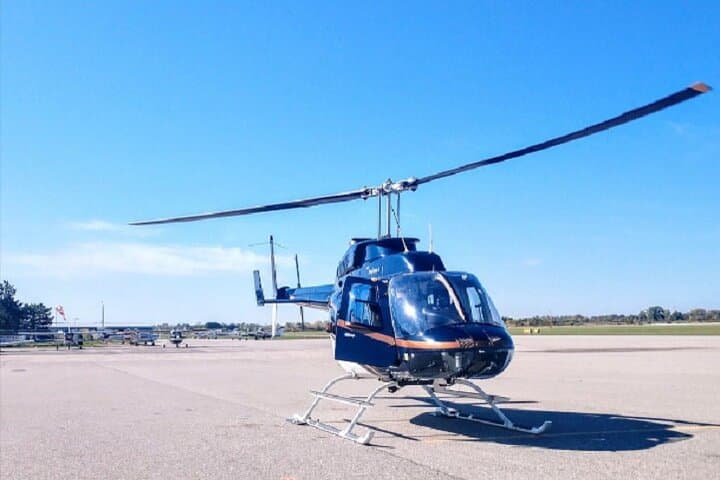romantic-private-helicopter-flight-over-niagara-falls-with-sparkling-wine photo 6