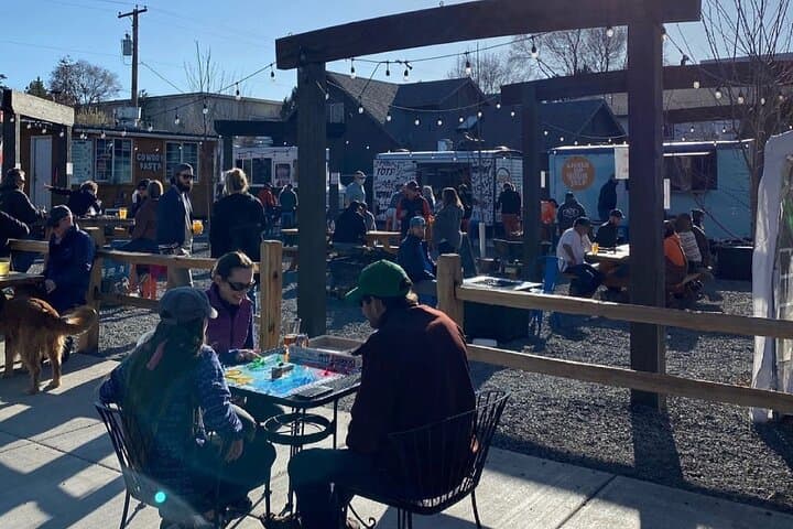 Sip & Snack: Bend Food Truck and Brewery Tour with Complimentary Tastings