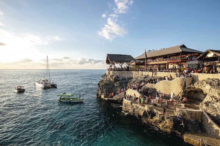 Exploring Negril's Natural Wonders: Seven Mile Beach and Rick's Café photo 3