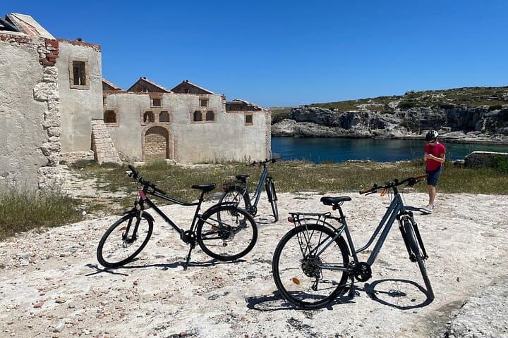 Cycle Ortigia: Full-Day Bicycle Rental to Explore Syracuse's Seafront and Ancient Streets photo 4
