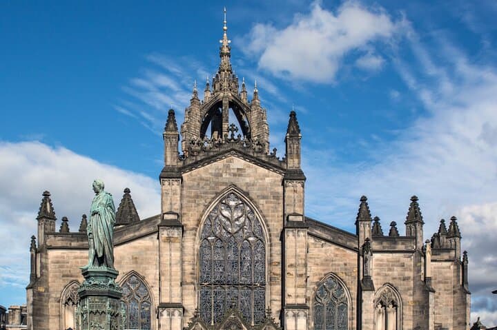Historic Edinburgh Castle & Old Town Guided Walking Tour photo 4