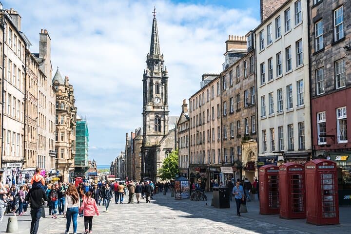 Historic Edinburgh Castle & Old Town Guided Walking Tour photo 6