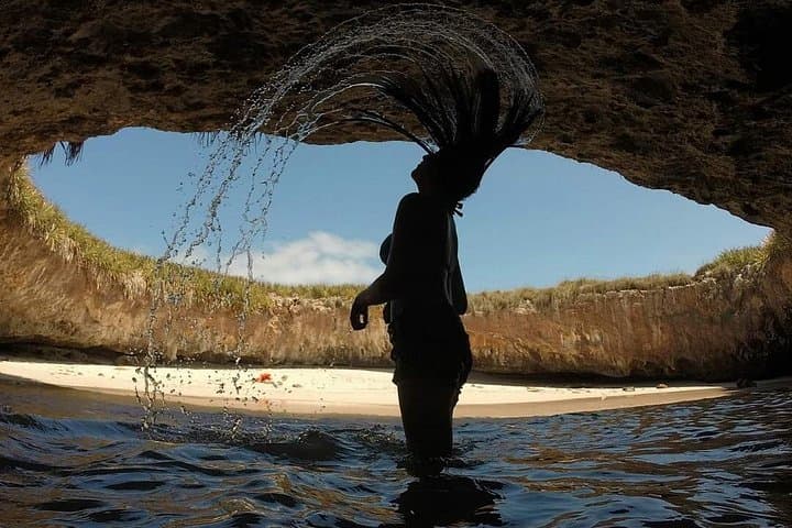 Playa Escondida (Hidden Beach) Tour from Punta Mita: Swim the Tunnel & Snorkel Marietas photo 2
