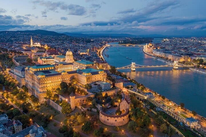 Budapest Evening Danube Cruise: 1-Hour Night Sightseeing with Audio Guide & Welcome Drink