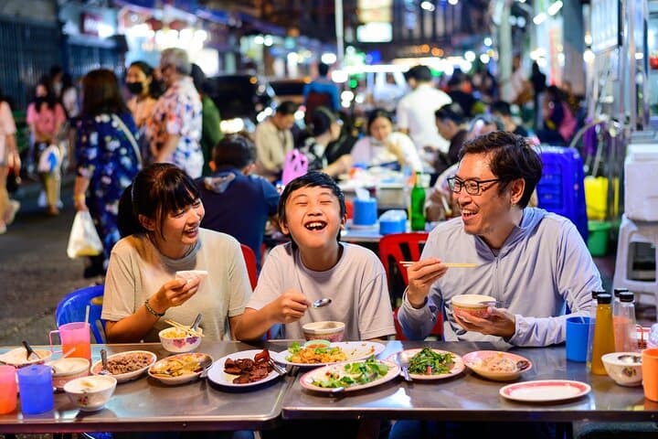 Bangkok After Dark: Tuk‑Tuk Night Tour & Chinatown Street Food Experience photo 5
