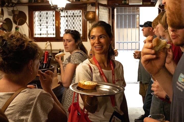Venice Like a Local: Cicchetti, Wine & Traghetto Tasting Tour
