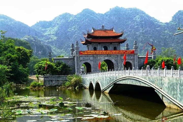 Ninh Binh Full-Day Tour: Hoa Lu, Tam Coc Boats & Mua Cave Viewpoint photo 4