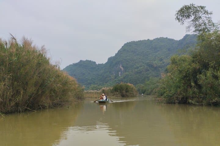 Ninh Binh Day Trip: Thien Ha Grotto, Tuong Mountain Hike & Hoa Lu Ancient Capital