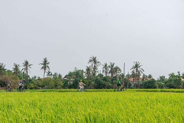 Siem Reap Countryside Sunset Bike Tour - E-Bike Option photo 4