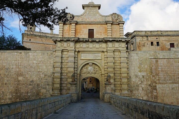 Half-Day Private Island Drive: Mdina, Dingli Cliffs & Blue Grotto in Malta photo 2