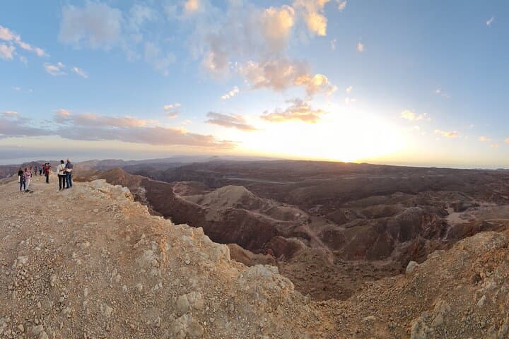 Red Canyon to Mount Yoash: Six Senses Hike and Open-Jeep Experience photo 4