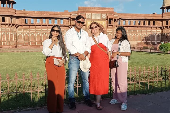 Private Day Trip to the Taj Mahal from Pune — Flights, Car & Guided Entry photo 3