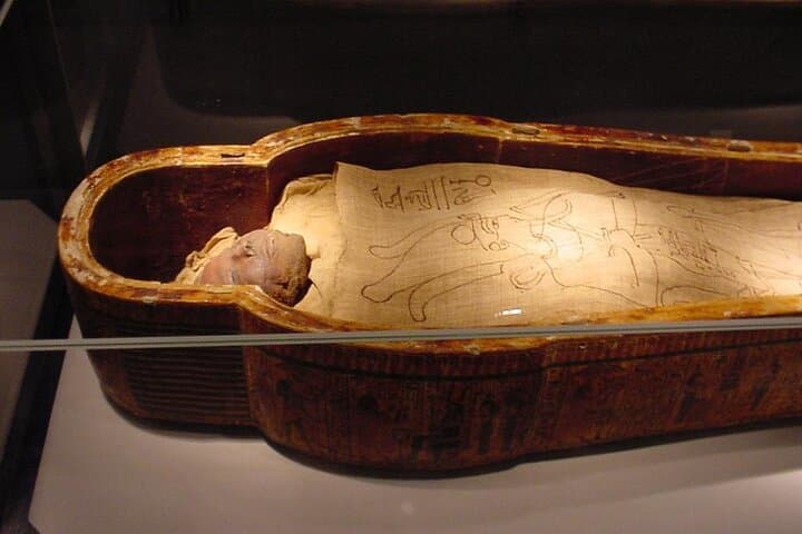 Luxor by Night: Museums, Mummification & Horse Carriage Tour photo 3