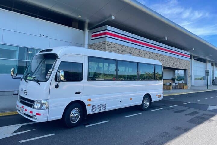 Private Airport Transfer: Liberia (LIR) to RIU Hotels & Planet Hollywood — Papagayo Door-to-Door Ride photo 4