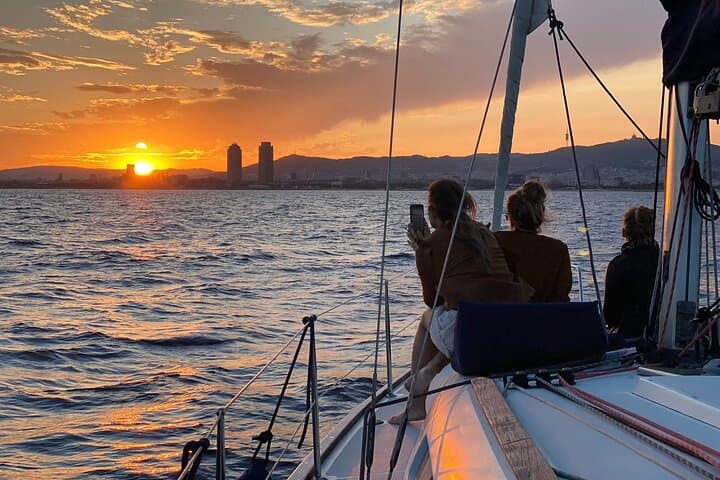 Barcelona Sunset Sail with Cava: 90-Minute Skyline Cruise