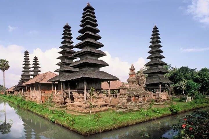 Bedugul Day Tour: Ulun Danu Bratan, Banyumala Waterfall & Handara Gate photo 2