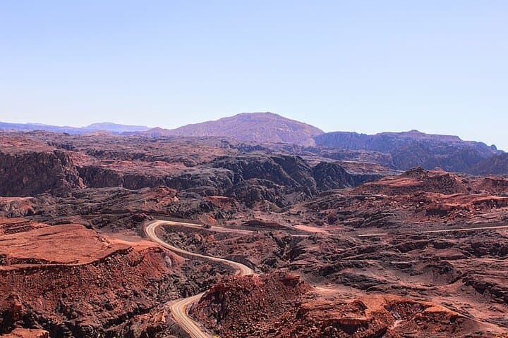 Red Canyon to Mount Yoash: Six Senses Hike and Open-Jeep Experience photo 6