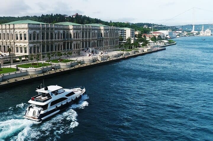 Bosphorus Yacht Cruise with Asian-Side Stopover: 2.5‑Hour Morning & Afternoon Tours photo 1