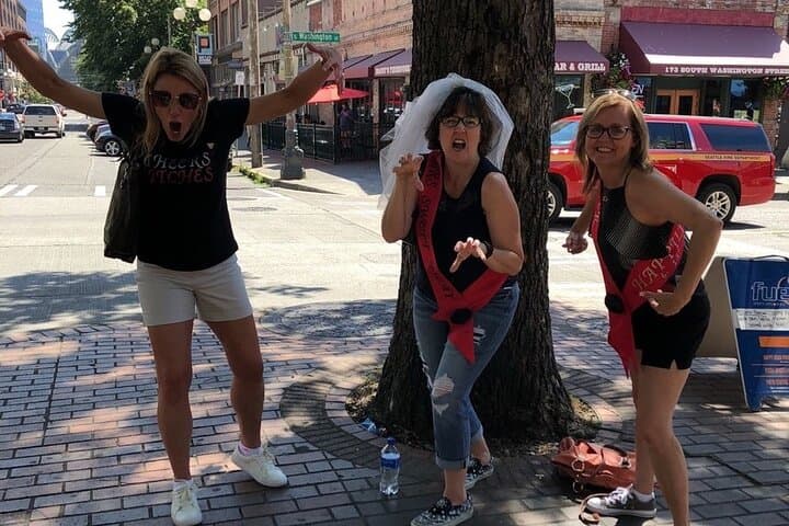 Santa Maria Zombie Scavenger Hunt: Urban Survival Game & Walking Adventure