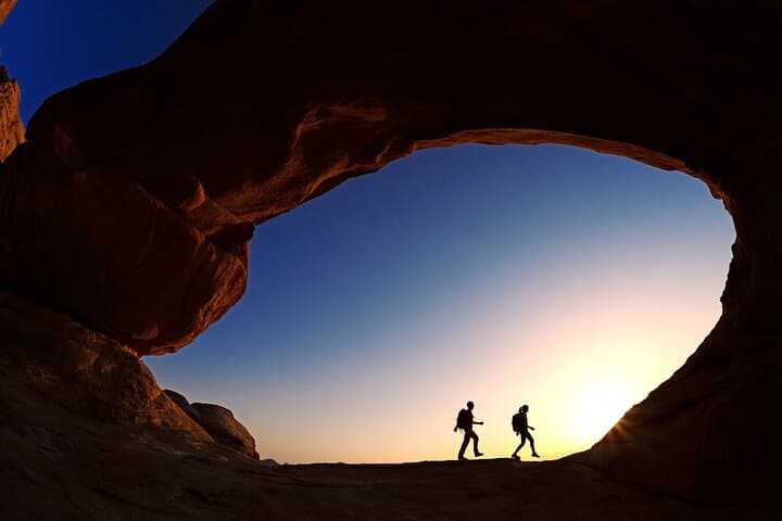 Private Jordan 7-Day Tour: Petra, Wadi Rum, Dead Sea & Roman Jerash