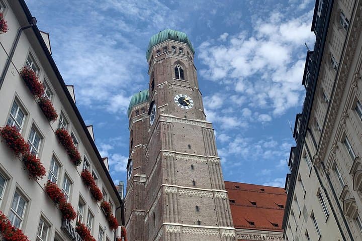 Private Guided Walking Tour in Munich for Americans — History, Beer Halls & Local Flavors photo 4