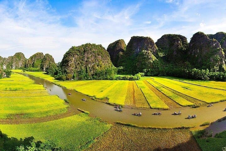 Ninh Binh 2-Day Luxury Tour: Tam Coc, Trang An, Mua Cave & Hoa Lu photo 5