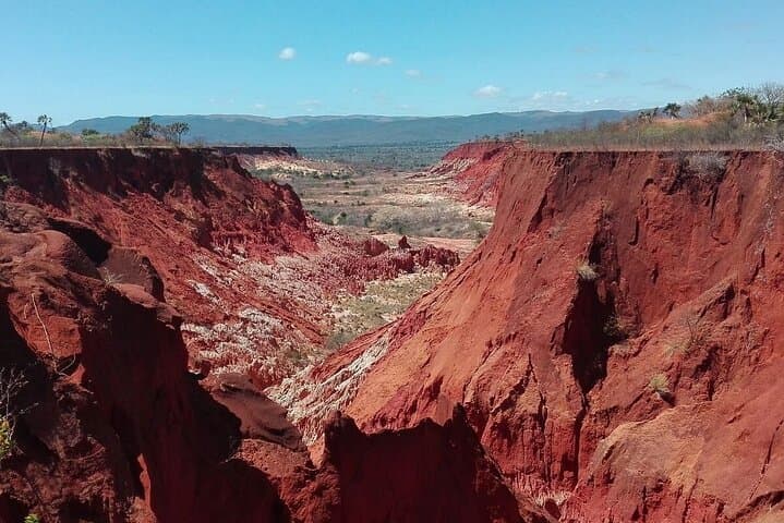 5-Day Northern Madagascar Adventure: Tsingy, Red Cliffs, Emerald Bays & Lemurs photo 4