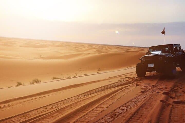 4x4 Dune Bashing & Sandboarding in Thumamah Desert — Riyadh Adventure (4–6 hrs)