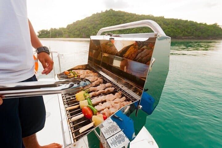 Angra to Ilha Grande Private Boat Tour with Barbecue & Drinks photo 3
