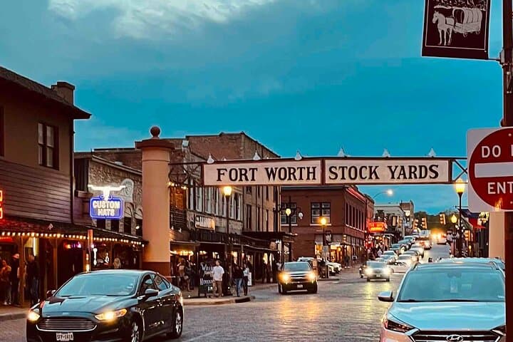 Fort Worth Stockyards Booze & Boos: Haunted Pub Walking Tour in Cowtown photo 2