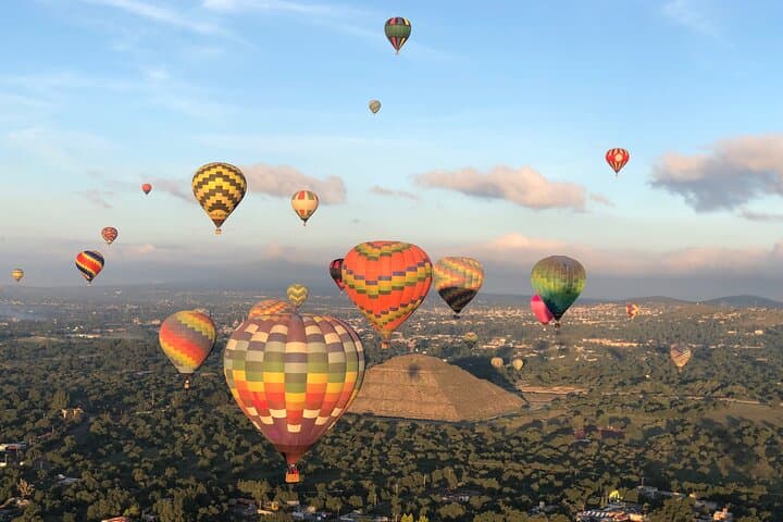 Dawn Balloon Flight Over Teotihuacán: Sunrise Above the Pyramids