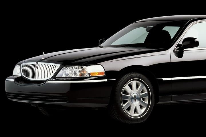 Private Round-Trip Airport Transfer in St. Thomas — Curbside Meet & Greet Service photo 2