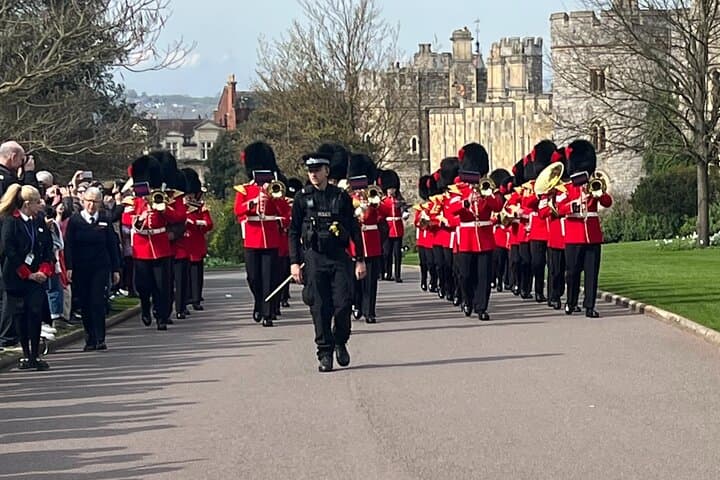 Private Windsor Castle Car Tour with Chauffeur — Self-Guided Royal Visit (6 hours)