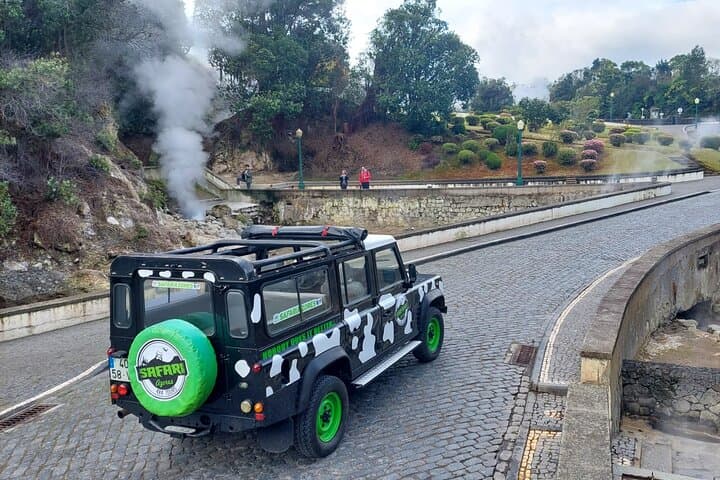 Full-Day Furnas and Lagoa das Furnas Tour: Tea Plantations, Hot Springs and Pico do Ferro Views