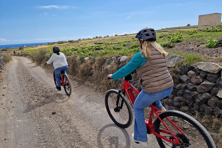 South Santorini E‑Bike Tour: Tomato Museum, Black Beach & Venetian Castle photo 2