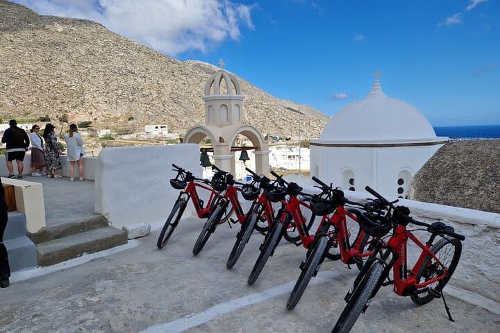 South Santorini E‑Bike Tour: Tomato Museum, Black Beach & Venetian Castle photo 4
