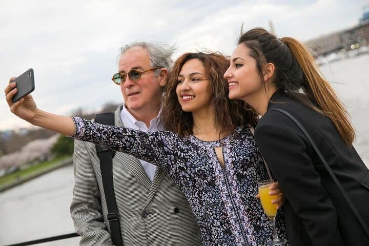 Potomac Mimosa Brunch Cruise: Scenic Bottomless Brunch & Monuments Views