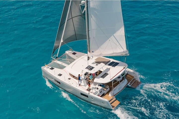 Lisbon Luxury Catamaran Sunset and Wine Cruise on the Tagus River photo 4