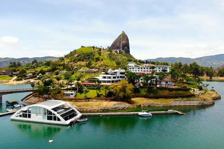 Private Guatapé VIP: Helicopter Flight, El Peñol Stair Climb & Lake Cruise photo 3