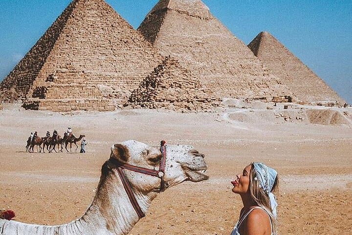 Full-Day Private Tour to Giza Pyramids, Sphinx & Egyptian Museum from Hurghada photo 4