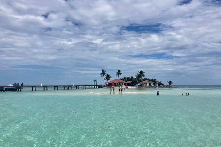 Goff’s Caye Beach and Snorkeling Day Trip from Belize City