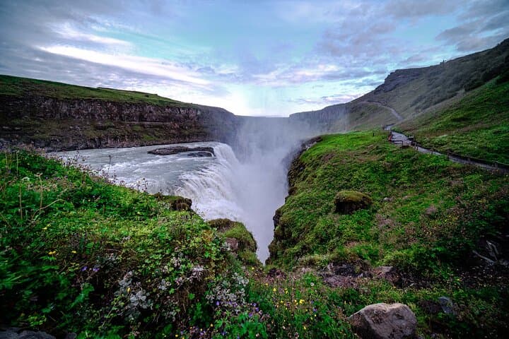 Golden Circle & Hvammsvík Baths Private Tour — Geysers, Gullfoss and Geothermal Soaks photo 4