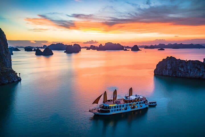 Emperor Hideaway: 3-Day Luxury Cruise Through Ha Long Bay photo 4