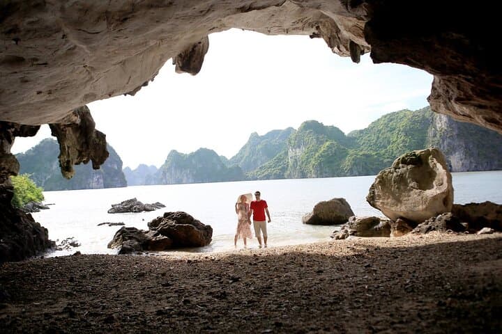 Emperor Hideaway: 3-Day Luxury Cruise Through Ha Long Bay photo 5