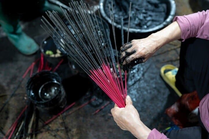 Tam Coc, Hoa Lu & Quang Phu Cau: Day Trip from Hanoi to Incense Village and Sampans photo 4