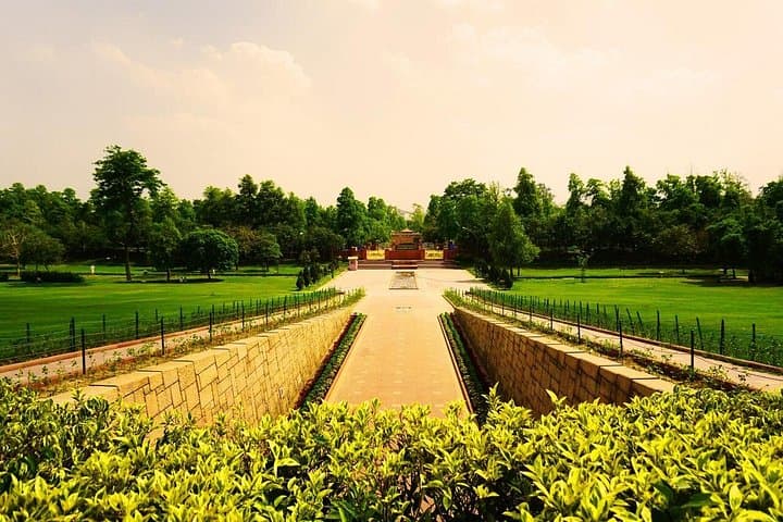 Exclusive Old and New Delhi: Private 8-Hour City Sightseeing Tour photo 4