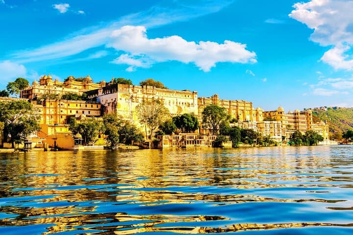 8-Day Golden Triangle Tour with Ranthambore & Udaipur — Taj Mahal, Tigers & Lakes photo 3