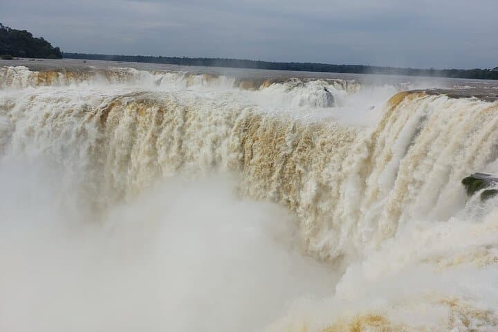 Private Full-Day Iguazú Falls Transfer — Argentine-Side Comfort and Flexibility