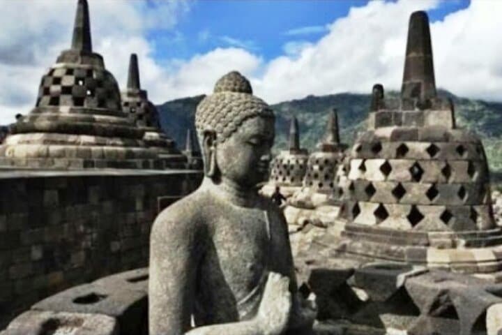 Five-Day Java Adventure: Borobudur Sunrise, Bromo Vistas, Tumpaksewu & Ijen Blue Fire photo 2